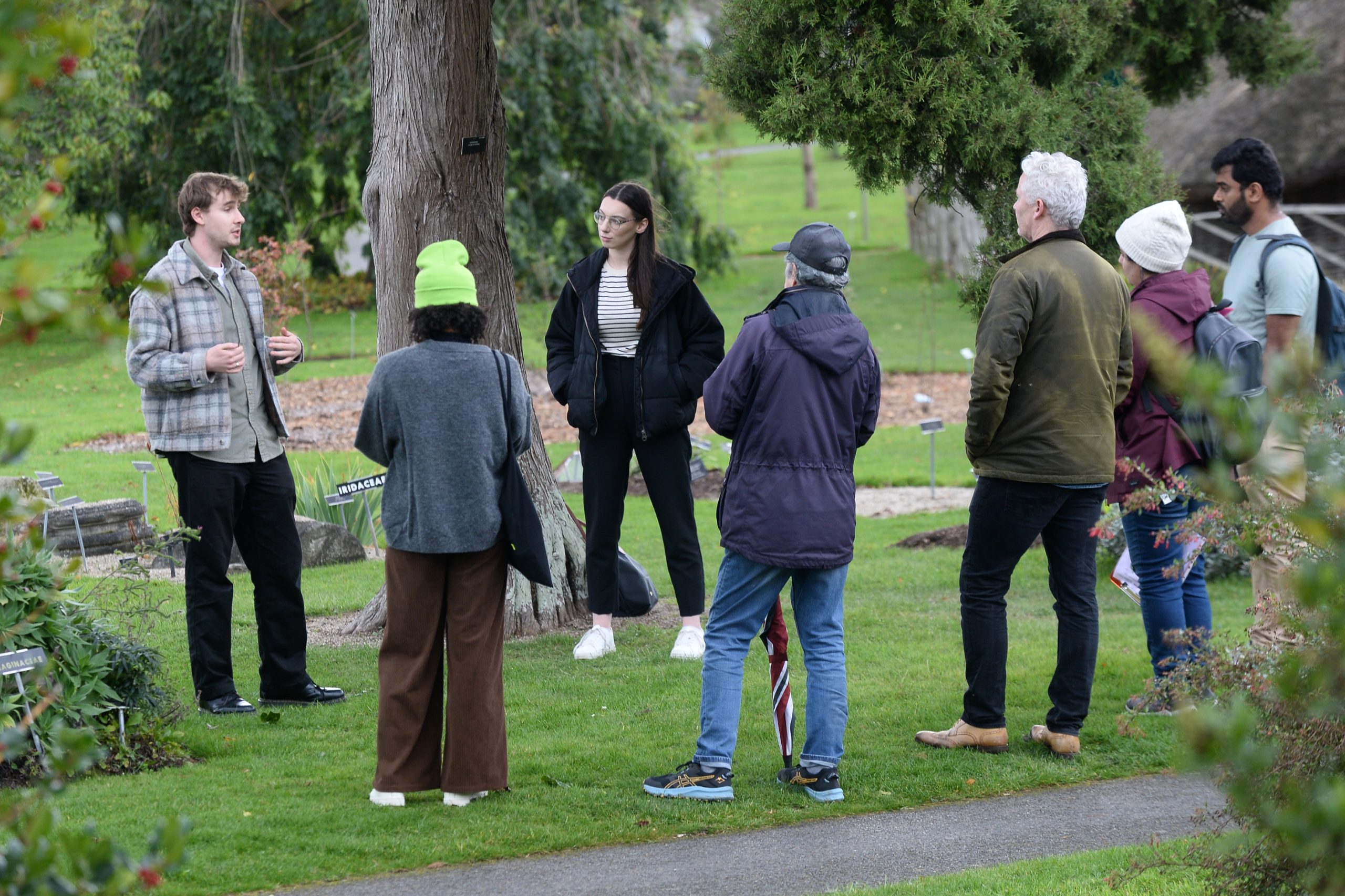 As part of Bioeconomy Ireland Week, PhD researchers from the innovative ‘NxtGenWood‘ Project, funded by the Department of Agriculture, Food and the Marine, came together to engage the public as part of a 'Thesis in Trees' event. Eight researchers, stationed around the National Botanic Gardens, presented their innovative research in three minutes; including making chemicals, heat and even plastics from wood. The event was run in association with BiOrbic Bioeconomy Research Centre and Amber, Centre for Advancing Materials for Impact. 
Photo: Justin Farrelly.